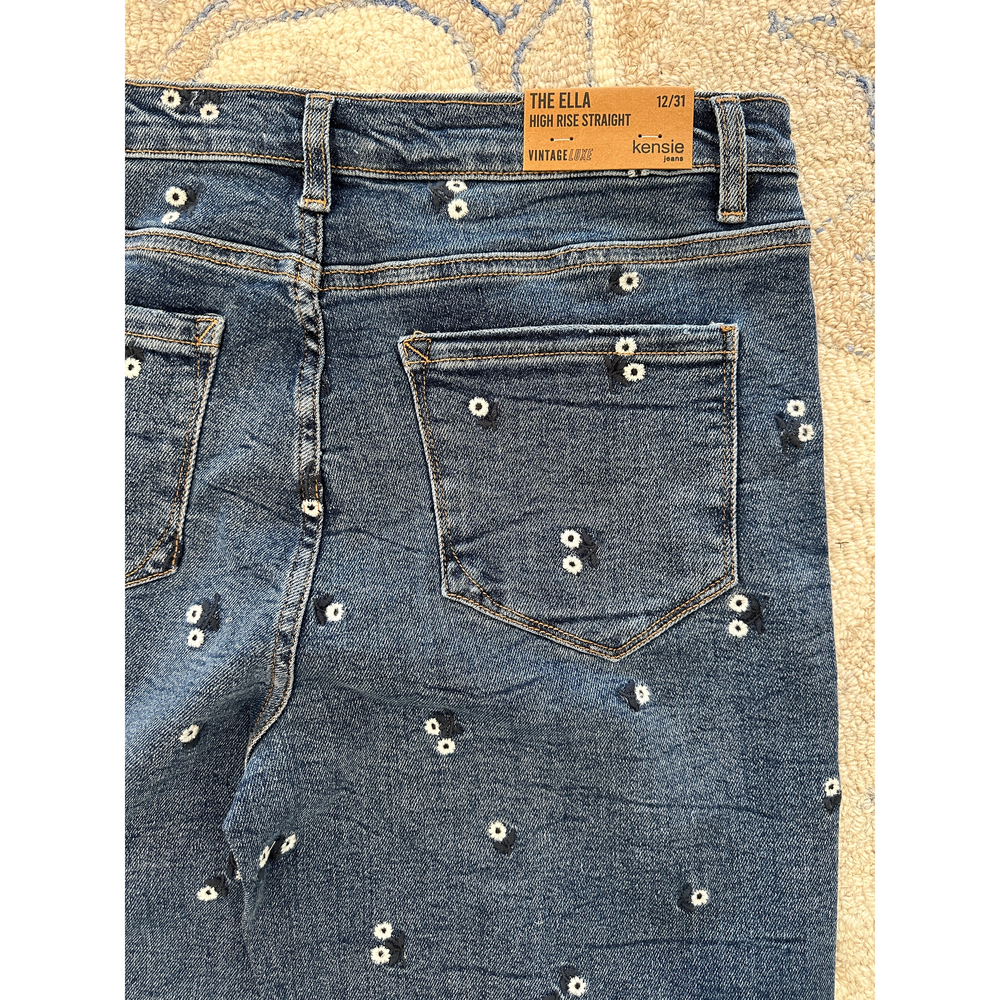 Kensie Jeans Kenzie Jeans The Ella High Rise Straight With Embroidery in Blue - Picture 4 of 5